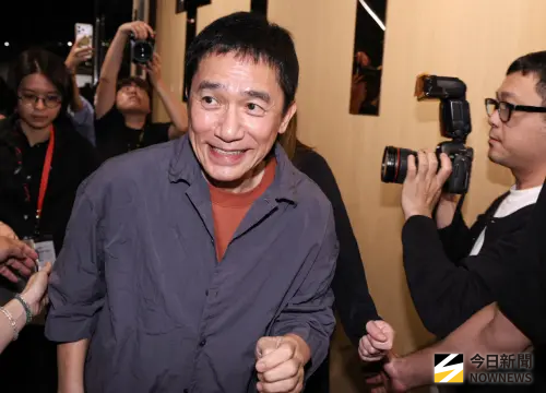 梁朝偉86歲老媽媽罕見現身　保養太好讓影迷嚇瘋：快要比兒子年輕
