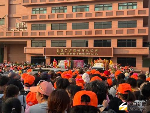 ▲白沙屯媽祖今（13）晚駐駕於台中清水的笠毅工業，粉紅超跑在2016年、2017年與2023年也曾駐駕於此。（圖／遊戲橘子提供）