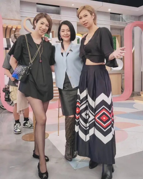 ▲雅維·茉芮（右）是小S（中）的表妹，兩人曾經在節目《小姐不熙娣》同框。（圖／雅維·茉芮Yaway‧Mawring臉書）