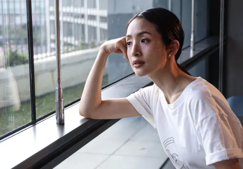 ▲林依晨近年來的角色，面對的處境與本身性格都比過去主演偶像劇時更複雜，讓她流露更深沉的面貌。（圖／記者朱永強攝）