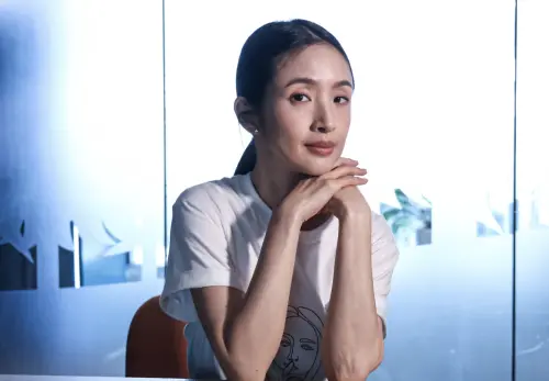 ▲林依晨從26歲腦部手術體會到死亡逼近後，就開始寫遺書，多年下來變成她對於家人、親友、工作夥伴等的感情紀錄。（圖／記者朱永強攝）