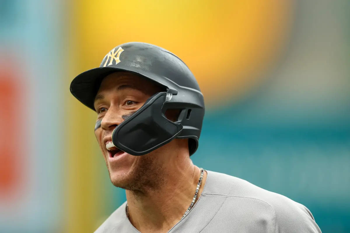 ▲紐約洋基隊長「法官」賈吉（Aaron Judge）今（14）日在主場展現驚人怪力。在對陣洛杉磯天使隊的首局，賈吉瞄準天使隊日籍左投菊池雄星的失投，轟出一記擊球速度高達187公里的特大號全壘打。（圖／美聯社／達志影像）