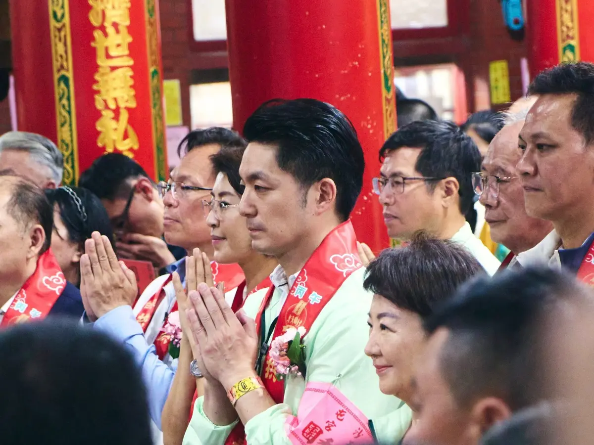 ▲台北市長蔣萬安、台中市長盧秀燕等人參加白沙屯拱天宮媽祖起駕儀式。 （圖／取自蔣萬安臉書）