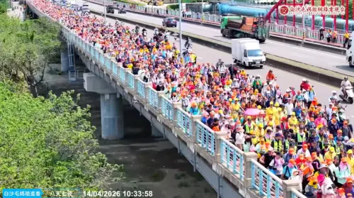 ▲白沙屯媽祖周二上午10時30分左右已上大度橋，進香隊伍進入彰化縣。（圖／白沙屯媽祖網路電視台）