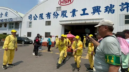 ▲白沙屯媽祖14日中午11時13分停駕在許瑞興工業股份有限公司，並於下午2時起駕。（圖／白沙屯拱天宮）