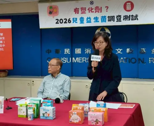 ▲消基會指出，兒童若長期微量攝取鄰苯二甲酸酯類（phthalates）塑化劑，可能導致性早熟、過敏反應加劇，甚至延緩認知發展。（圖／消基會提供）