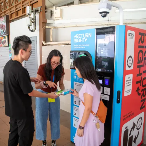 新加坡推「瓶罐退費制」回收拿押金　攤販擬漲價轉嫁消費者
