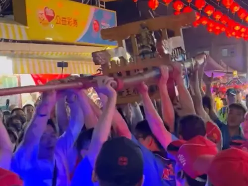 白沙屯媽祖起駕錯過吉時？山邊王爺突暴衝　信眾開噴：長官講太久