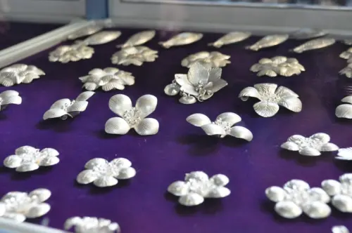 金價太貴買不下手？泰國這座銀飾村反而爆紅　遊客搶買搶訂