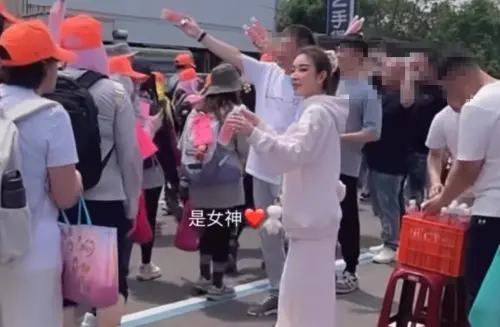 ▲許維恩發水給香燈腳！親揭與白沙屯媽祖緣分　手術前一刻被保佑了（圖／許維恩IG@sharon701111）