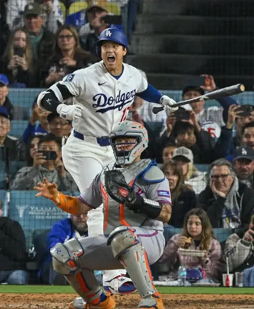 ▲時大谷已進入高度集中的打擊姿態，全然沒察覺捕手會從身後突然「竄出」，他被這突如其來的舉動嚇到睜大雙眼、一臉驚恐的神情也被轉播鏡頭捕捉。（圖／翻攝自大谷翔平 IG）