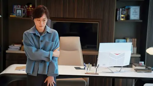 ▲孫儷在《危險關係》中飾演一個36歲的大學講師、單親母親。（圖／愛奇藝提供）