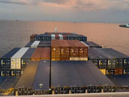 ▲近日高雄一名22歲正妹女船員分享生活日常，表示靠自己賺錢買下鹽埕區住宅，引爆社群迴響。（圖/Threads）