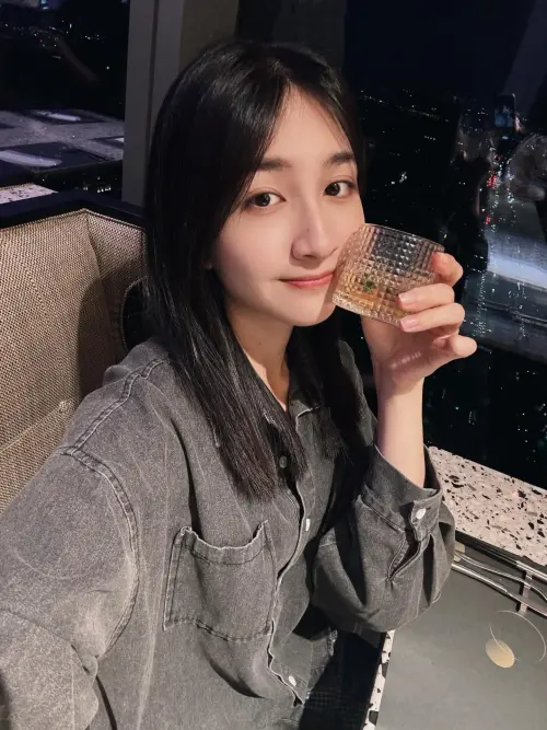 ▲28歲于齊薇一張鵝蛋臉、甜美五官相當標緻，氣質出眾。（圖／于齊薇臉書）