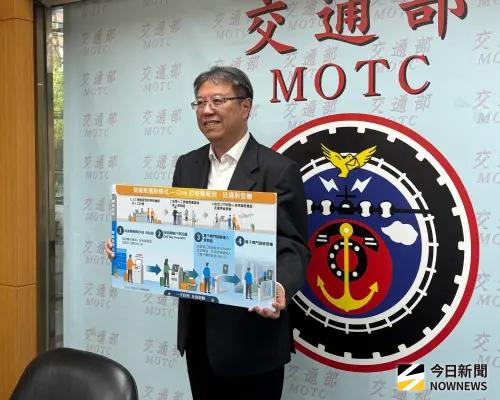 ▲民航局台北航空站主任鄭堅中表示，透過智慧旅運服務，可讓旅客出境時不用頻繁拿出護照，可以刷臉順利通過報到、托運、通關、登機等流程。（圖／記者李青縈攝）