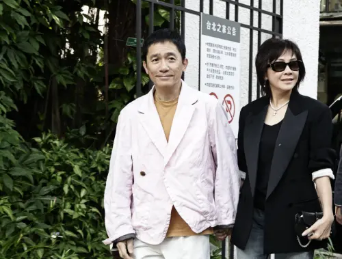 ▲梁朝偉（左）出席《你是不會當樹嗎》記者會，劉嘉玲（右）仍然愛相隨。（圖／記者吳翊緁攝）