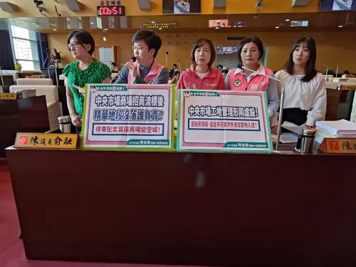 ▲議員陳俞融指出，北區中央市場拆除工地疑似遭非法傾倒廢棄物(圖／柳榮俊攝2026.4.14)