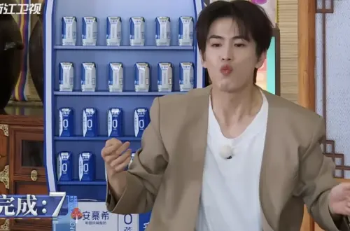 ▲張凌赫滿嘴飯菜還要吹口哨。（圖／翻攝自YouTube 浙江衛視）