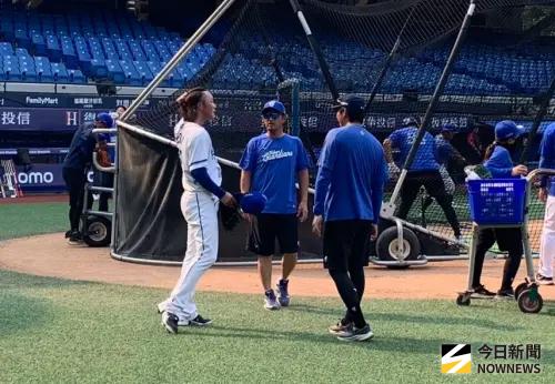 後藤光尊日式幽默考倒翻譯？一日文單字形容鈴木駿輔「少根筋」