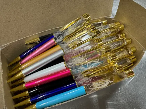 日本最怪紀念品「活寄生蟲」塞筆桿狂扭動　網喊噁心又好想要