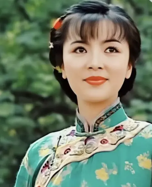 ▲陳玉蓮的民初造型也十分美麗。（圖／摘自IG@chanyuklinonline）