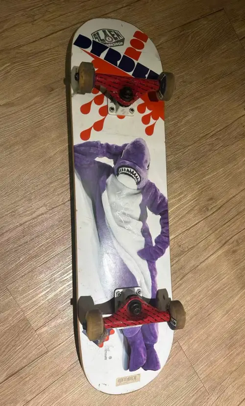 ▲▼小賈斯汀的私人滑板上還貼有印上他名字「Bieber」的標籤。（圖／網友oceany747授權提供）