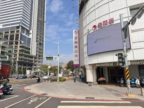 ▲R13凹子底站/C24愛河之心站（逆行）。（圖／高市府捷運局提供）