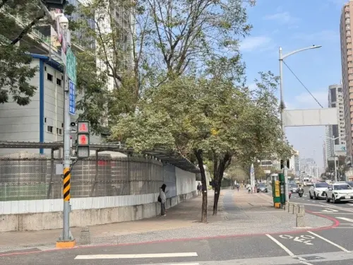 ▲R13凹子底站/C24愛河之心站（順行）。（圖／高市府捷運局提供）