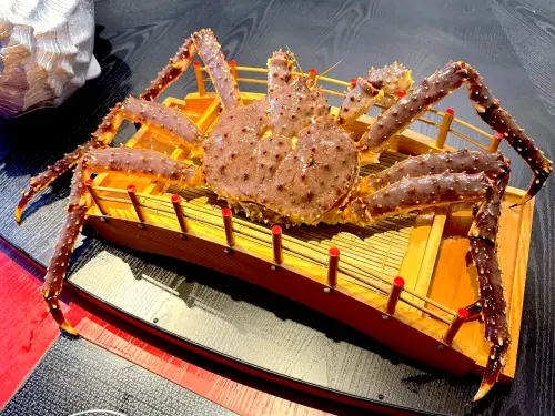 ▲母親節帶媽媽吃日本鱈場蟹全蟹火鍋。（圖／記者蕭涵云攝）