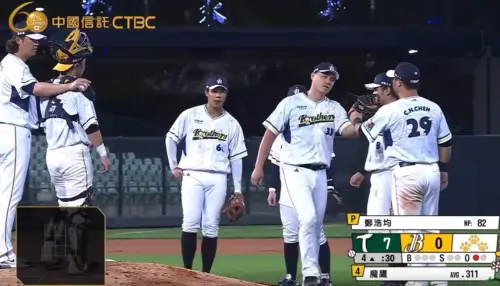 ▲針對中信兄弟投捕本場的困境，轉播主播蔡明里與球評黃忠義在第2局比賽中進行了深刻點評。（圖／翻攝自轉播畫面）
