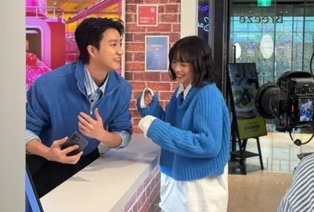 ▲江宏傑（左）與木木（右）一起出現在信義區，合體拍攝手機廣告。（圖／江宏傑 Chiang Hung-Chieh﻿ FB）