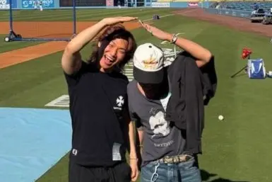 影／BIGBANG現身道奇球場！GD、大聲驚喜合體　拿朗希簽名球超嗨