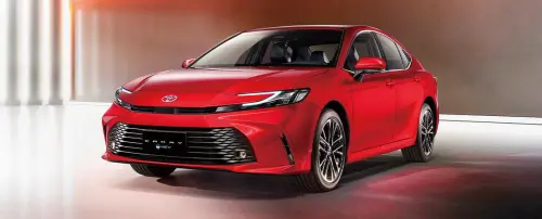 ▲Toyota Camry Hybrid 被譽為 2026 年購車名單中的「雙冠王」，不僅起售價約 92.8 萬台幣最為親民，每公升跑 21.68 公里的省油表現更是傲視群雄，預計 2026 年將出現顯著的議價空間。（圖／取自Toyota官網）