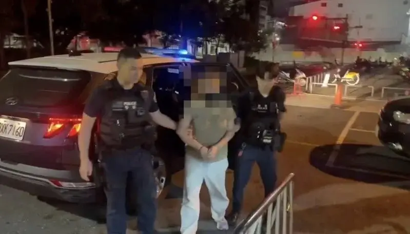 ▲台南一名失業女子持刀搶劫漢堡店後逃竄，警方獲報迅速攔截，當場查獲刀械與贓款。（圖／民眾提供）