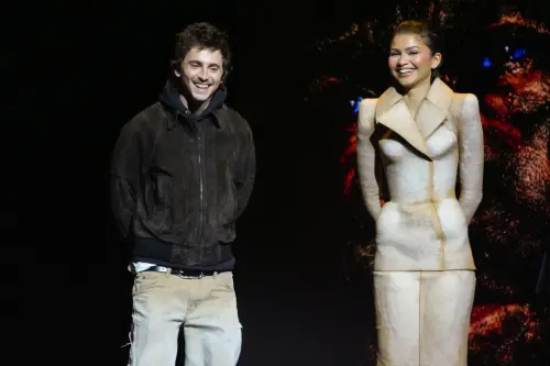 ▲「甜茶」提摩西夏勒梅（左）與千黛亞（右）宣傳《沙丘：第三部》，其實是留了時間讓妮可基嫚離場、湯姆克魯斯進場，給他們充裕的空檔。（圖／美聯社／達志影像）