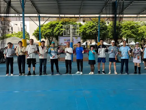 ▲議長周典論與副議長盧文瑞主持開球儀式，為賽事揭開序幕。（圖／記者莊全成翻攝）