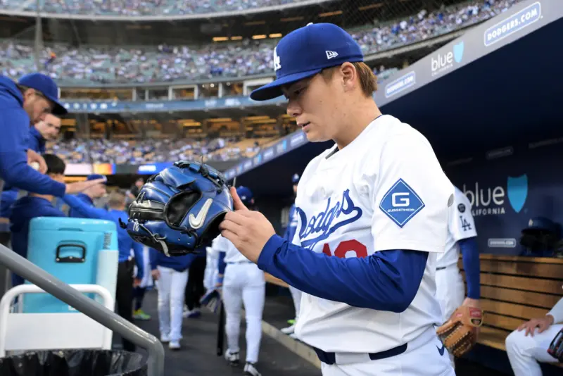 山本由伸手握神秘藍色力量!飆本季新高7K 換手套藏驚人開運玄機