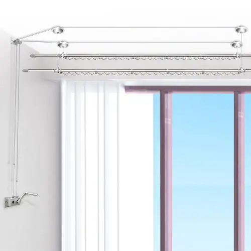 ▲手動不鏽鋼升降曬衣架可把衣服升高，增加通風，下降時也很方便掛、收衣服。（圖／特力屋提供）