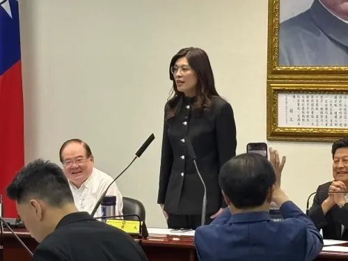 鄭麗文訪中返台首開中常會！穿中山裝籲賴清德對談：我等你回來