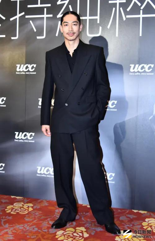 ▲AKIRA（如圖）天天被兒子踹醒，笑稱很痛卻享受其中。（圖／記者嚴俊強攝影）