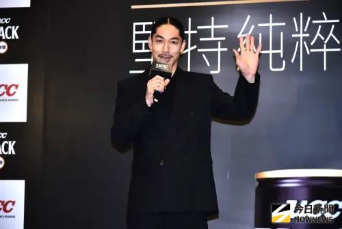 ▲AKIRA（如圖）聊及與老婆林志玲、4歲兒子的私下日常，臉上掛滿笑容。（圖／記者嚴俊強攝影）