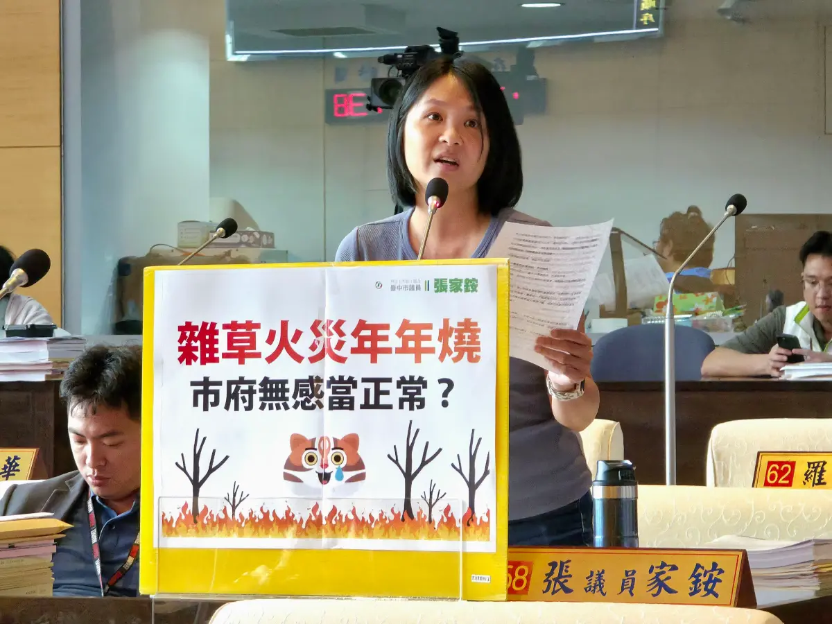 ▲議員張家銨指出，市府宣傳大肚山「防火林帶」政績，實際執行成效與現實脫節。(圖／柳榮俊攝2026.4.15)