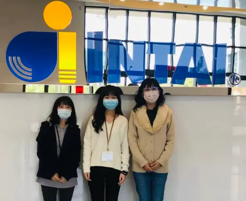 ▲企管系中科人才培育計畫協助學生進入鐿鈦科技股份有限公司實習並留任。（圖／嶺東提供）