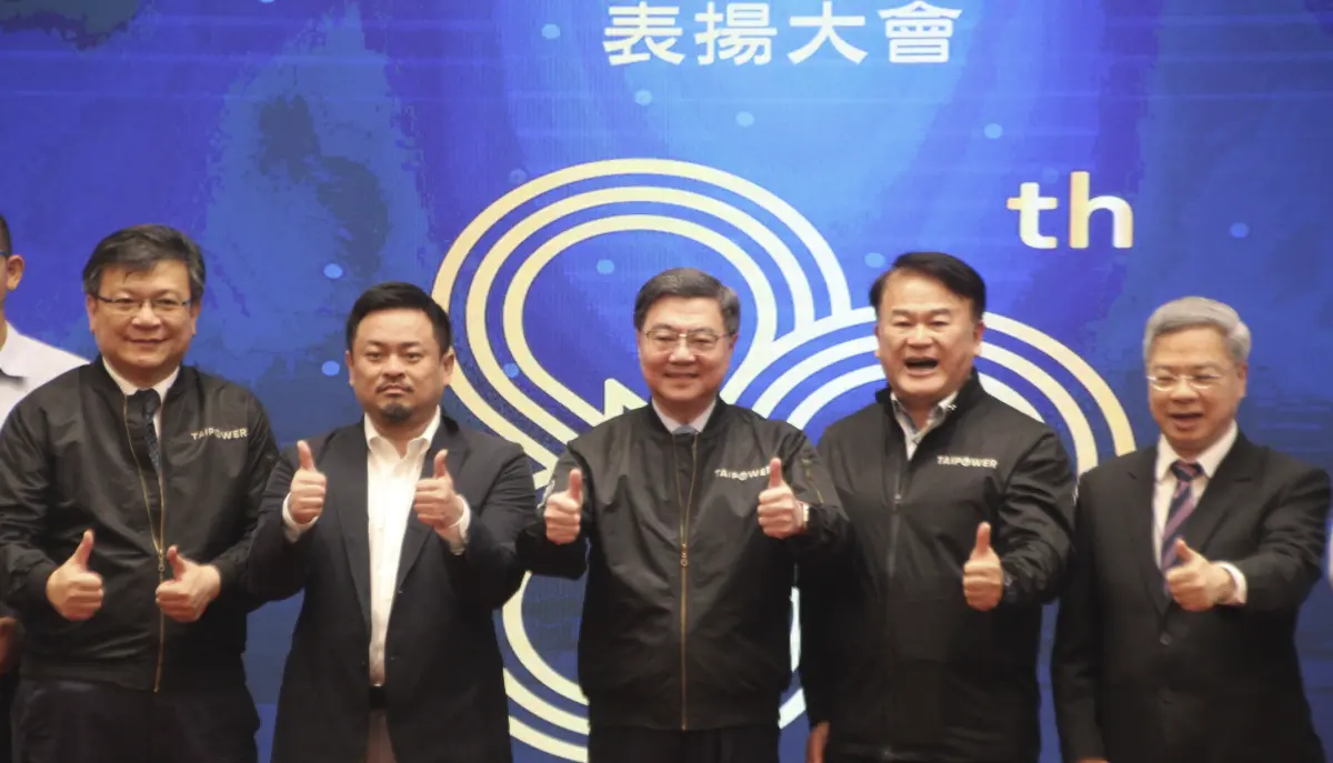 ▲卓榮泰（圖左三）致詞表示，在提倡「電力就是國力」的時候，今天是在為「台灣國力工會」。（圖／記者鍾泓良攝影）