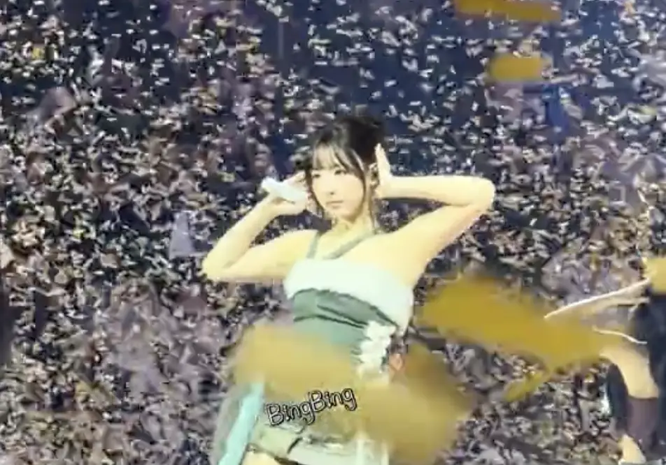 ▲TWICE世界巡迴行程太緊湊，就連成員也吃不消，連一向總是非常開朗的娜璉也在台上累到失去笑容，讓粉絲超心疼。（圖／IG@nayeonyny）