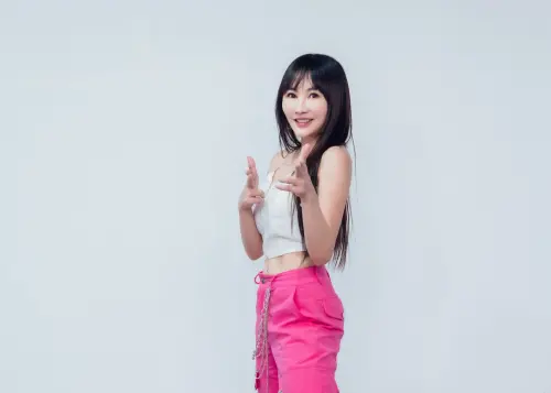 ▲王宥忻（如圖）和老公二度結婚的婚期辦在5月31日，她表示也會同時邀請30對新人一起結婚。（圖／台灣愛物王二手公益商店提供）