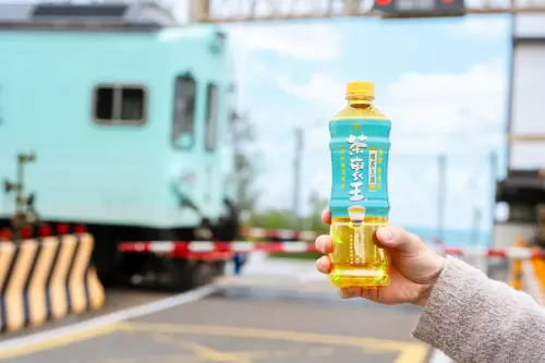 ▲現在參加「喝玉露立即抽海風之旅」活動，就有機會抽中「海線甜點列車」，一嚐從栽培到萃取都講究的日式職人哲學。（圖／品牌提供）