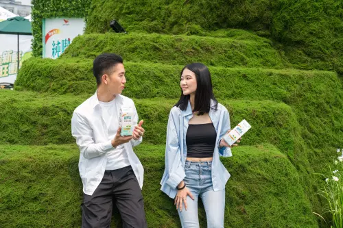 ▲誰說城市沒有高山？純喫茶金萱青茶將高山意象帶入城市景觀，打造吸睛打卡亮點。（圖／品牌提供）