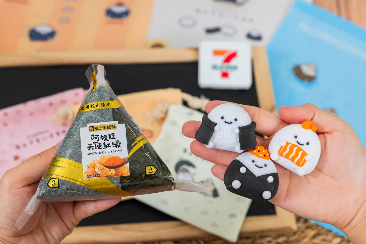 ▲7-11同步展開日本肖像「『朗萌綺盟』飯糰集點GO活動」，凡購買御飯糰指定商品即可集點兌換飯糰週邊小物。（圖／7-11提供）