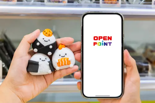 ▲7-11展開日本肖像「『朗萌綺盟』飯糰集點GO活動」，凡購買御飯糰指定商品即可集點兌換海苔飯糰週邊獨家小物。（圖／7-11提供）